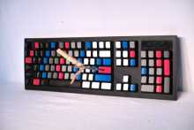 Dartatur, ein Kunstobjekt von Martin Gut, entstanden aus zwei Objekten eines Mitarbeiters in Kombination mit einem Dritten. 2008