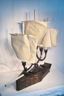 Schiff, ein Kunstobjekt von Martin Gut, entstanden aus zwei Objekten eines Mitarbeiters in Kombination mit einem Dritten. 2008